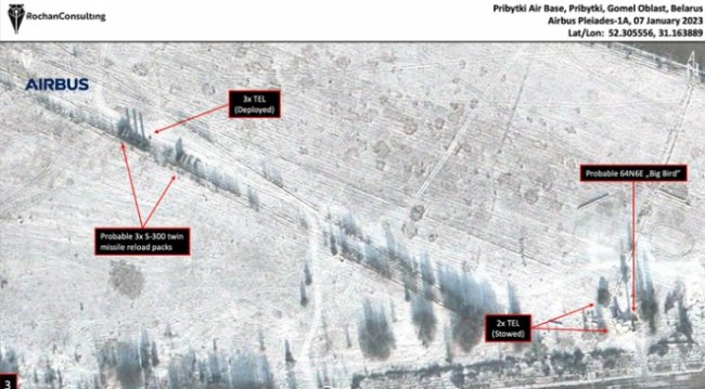 Супутник показав, яку техніку Білорусь стягнула до кордону з Україною