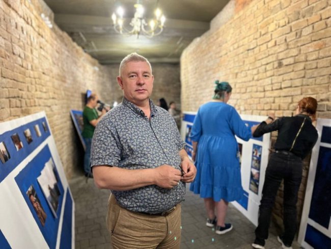 У Луцьку відкрилася фотовиставка, присвячена памʼяті загиблого бійця Святослава Лукащука