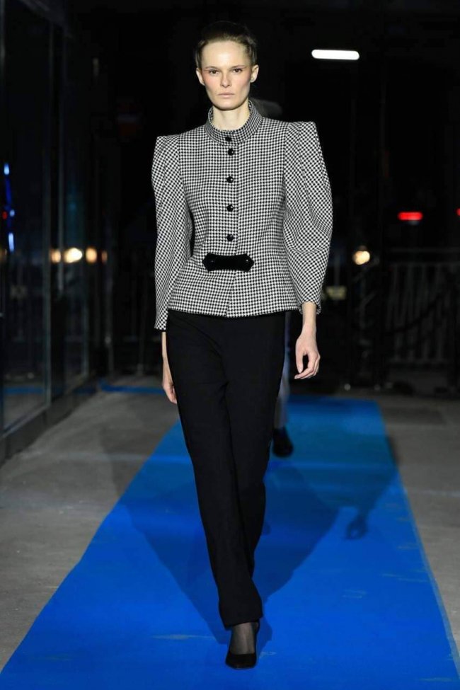 Волинянка виступила на показі Pierre Cardin Fall 2023 в рамках Паризького тижня моди