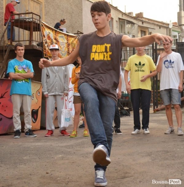 У центрі Луцька влаштували хіп-хоп вечірку. ФОТО  