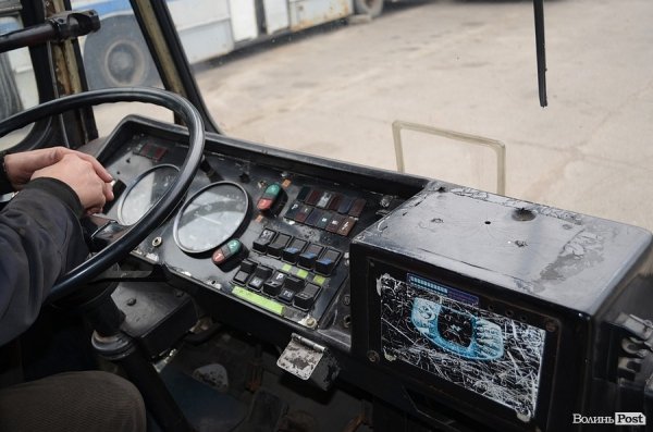 Люблін передав Луцьку 20-річний тролейбус. ФОТО