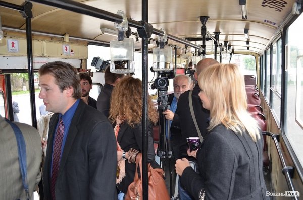 Люблін передав Луцьку 20-річний тролейбус. ФОТО