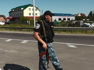 У Луцьку озброєна автоматами міліція шукає втікача з колонії. ФОТО
