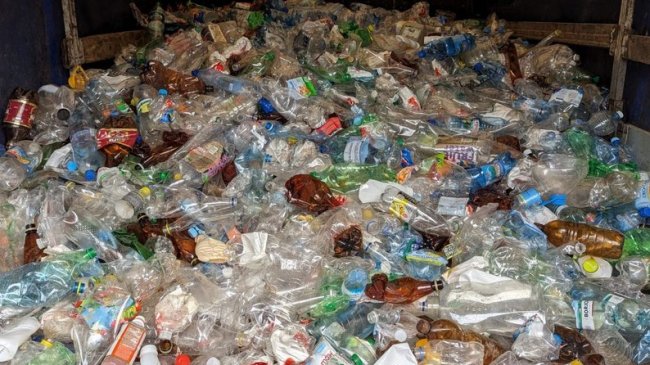 У Луцьку здали на переробку пів тонни макулатури. ФОТО