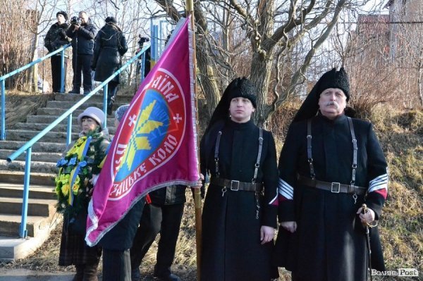 У Луцьку вшанували Героїв Крут, Небесної Сотні та війни на Сході. ФОТО