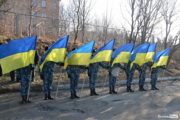 У Луцьку вшанували Героїв Крут, Небесної Сотні та війни на Сході. ФОТО