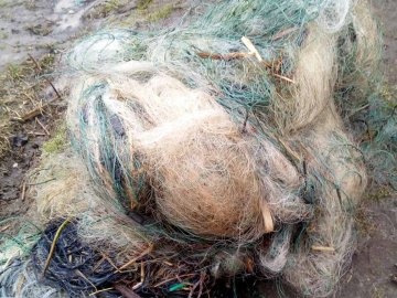 У Любешівському районі рибінспектори знайшли у річці 20 сіток, які поставили браконьєри