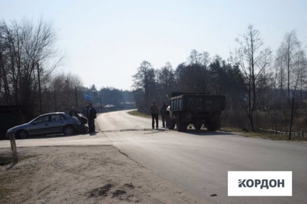 ДТП на Волині: водій легковика в'їхав у вантажівку 