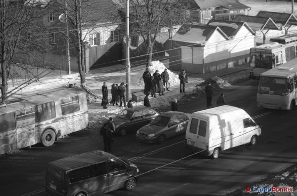 У Луцьку - тролейбусний затор. ФОТО