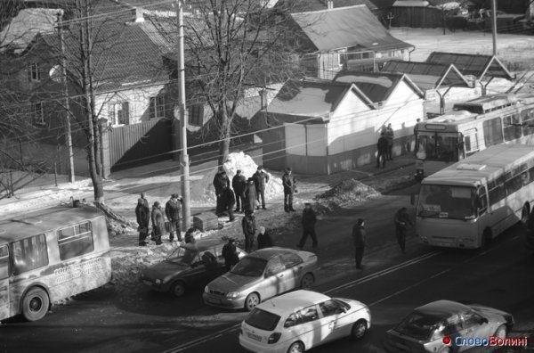 У Луцьку - тролейбусний затор. ФОТО