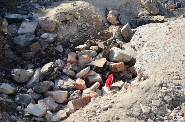 Наслідки зливи у Луцьку: дорога перетворилась у руїни. ФОТО 