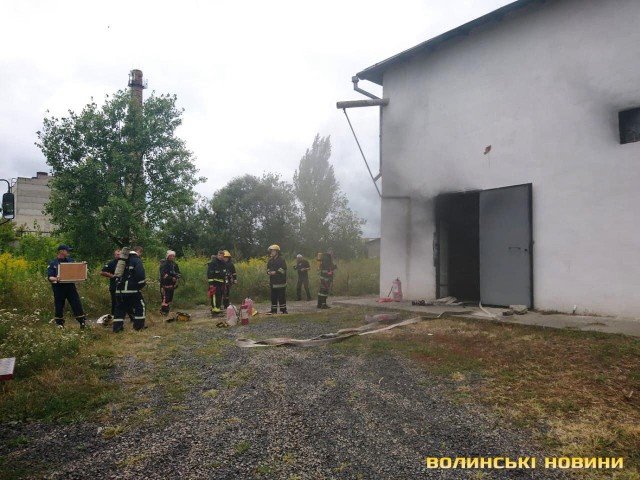 У Луцьку горить електропідстанція: частина міста – без світла. ФОТО