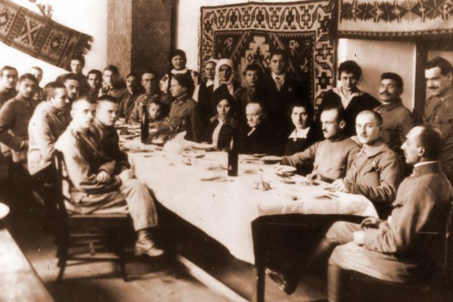 Іван Франко серед лікарів та пацієнтів Притулку Українських Січових Стрільців у Львові на Щедрий вечір 1916 р.