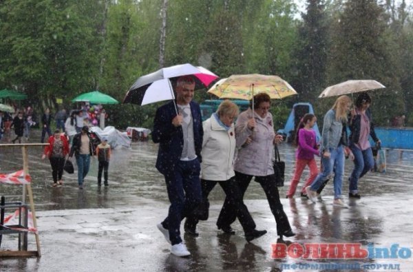 У Луцьку дощ зірвав святковий концерт. ФОТО