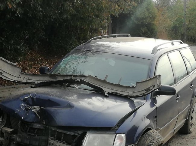 У Луцьку сталася аварія: розбите авто досі стоїть. ФОТО