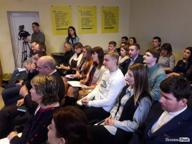 На Волині вчили працювати з молоддю в умовах децентралізації