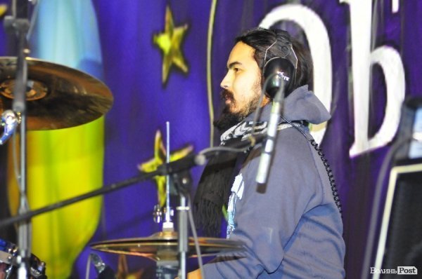 Як у Луцьку музиканти розважали люд на Євромайдані. ФОТО. ВІДЕО