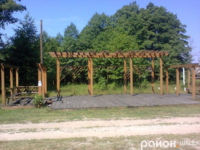 Ні собі, ні людям: на Волині вандали зруйнували відпочинкову зону 