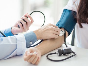 Які продукти варто вилучити з раціону, щоб уникнути високого кров'яного тиску