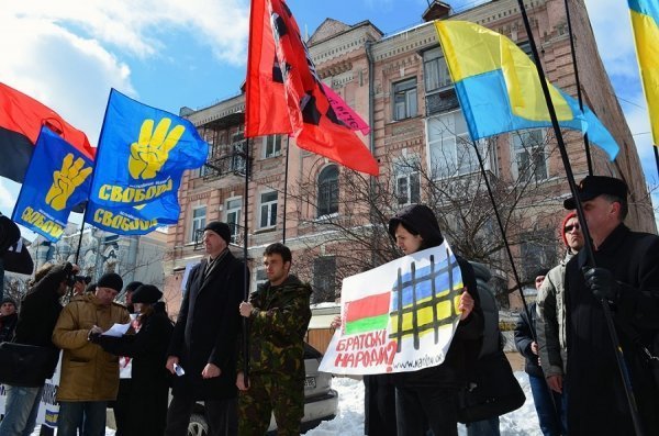 Через затриманих у Мінську лучан в Києві пікетували Посольство Білорусі. ФОТО. ВІДЕО