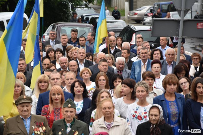 Як мерія Луцька відзначила День Державного Прапора. ФОТО