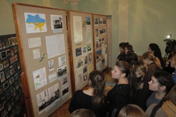 У Волинському краєзнавчому музеї  - виставка до Дня Соборності України