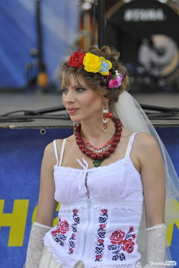 Парад наречених у Луцьку. ФОТО