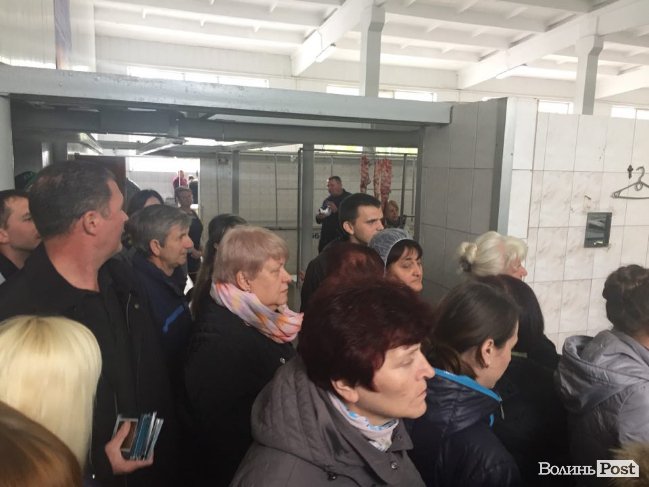 «Ревізор» з «Нового каналу» - на Старому ринку Луцька. ОНОВЛЮЄТЬСЯ