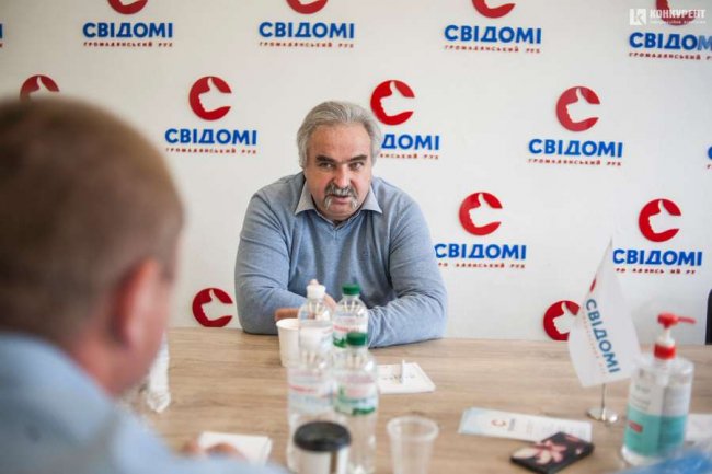 Готується до нового спалаху коронавірусу: Франція хоче, щоб волинські компанії пошили 100 мільйонів захисних костюмів