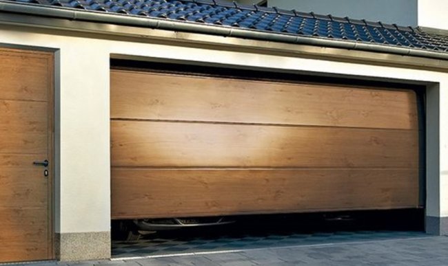 Секційні гаражні ворота
