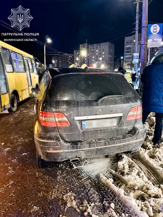 У Луцьку на ходу загорівся автомобіль. ФОТО