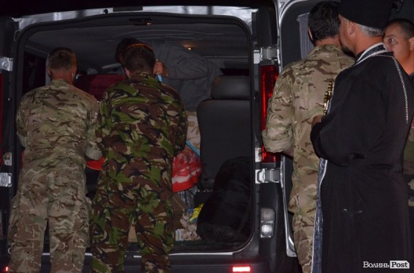 Зі сльозами на очах: на Волині зустріли загиблого земляка. ФОТО. ВІДЕО