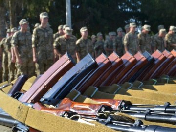 В Україні не будуть призивати на фронт додаткових людей, – Михайло Подоляк 