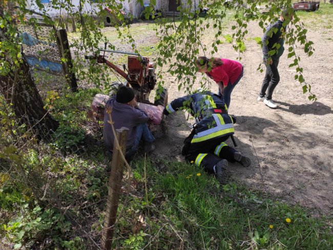 На Волині чоловіку ногу затиснуло в комбайні