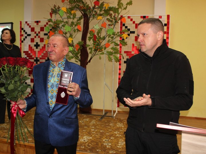 Відданість освіті та дітям: голова Волинської ОДА вручив державну нагороду директору Гіркополонківського ліцею