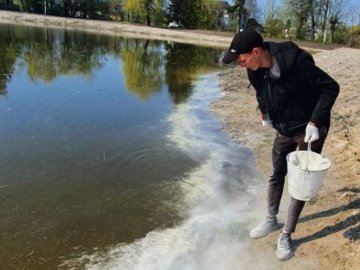 В громаді на Волині вапнують озеро: для чого це потрібно