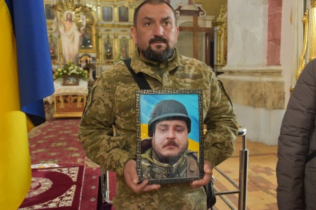 У Луцьку попрощалися з двома воїнами Анатолієм Андрусиком та Богданом Новосадом