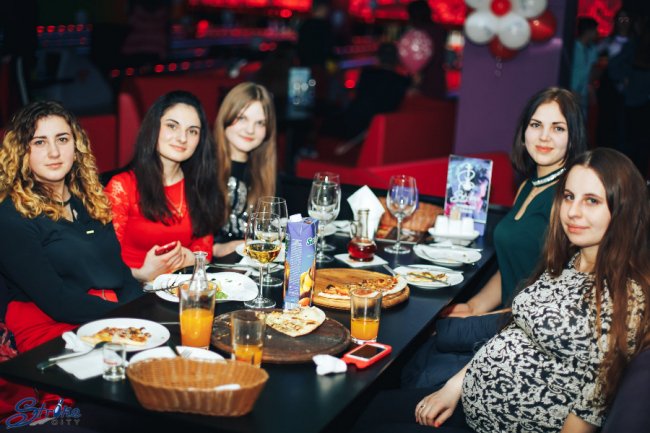 У StrikeCity привітали жінок. ФОТО*