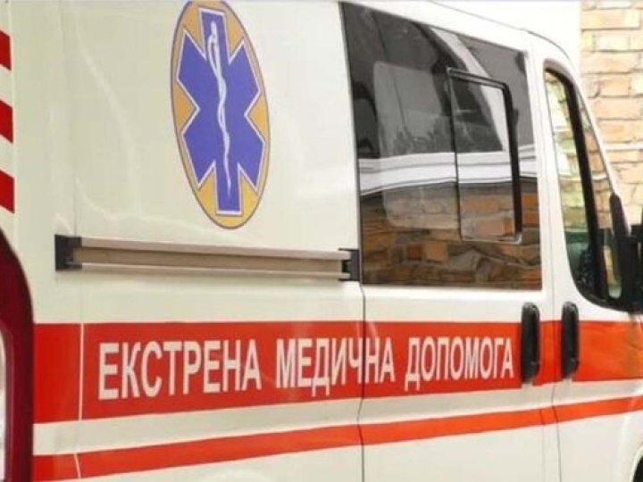 На Волині медики швидкої повернули до життя чоловіка, в якого зупинилася серце