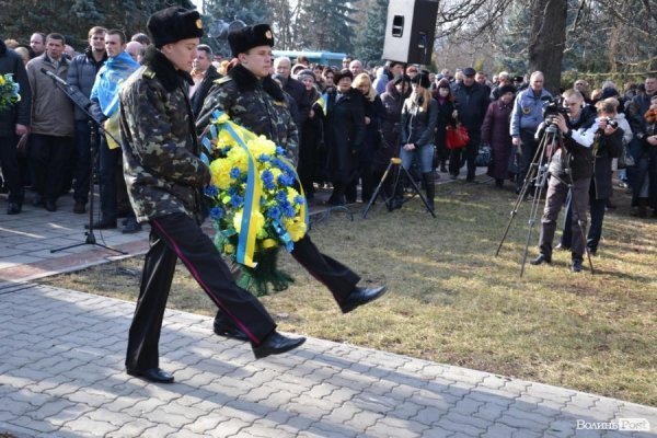  Лучани жалобною ходою та мітингом вшанували пам'ять Небесної сотні. ФОТО