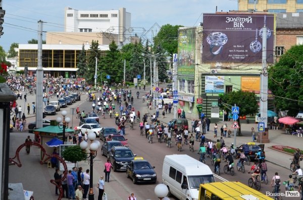 Велодень у Луцьку зібрав більше тисячі людей. ФОТО 