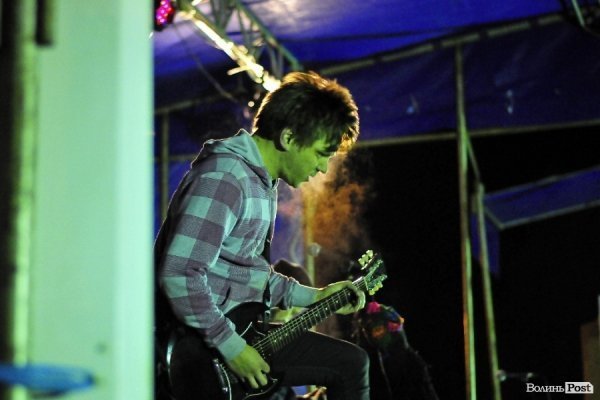 Як у Луцьку музиканти розважали люд на Євромайдані. ФОТО. ВІДЕО