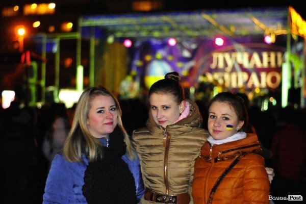 Як у Луцьку музиканти розважали люд на Євромайдані. ФОТО. ВІДЕО