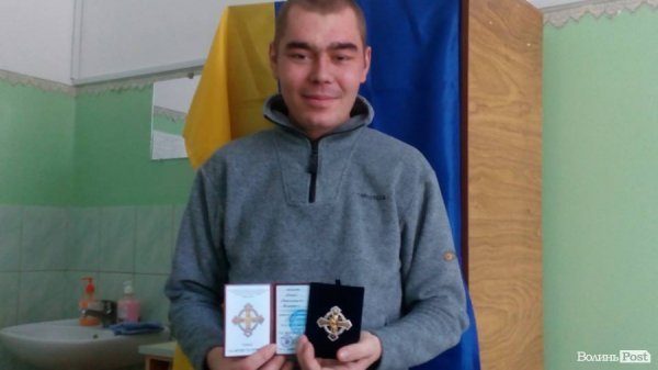 Волинського бійця, який бореться з раком, нагородили орденом