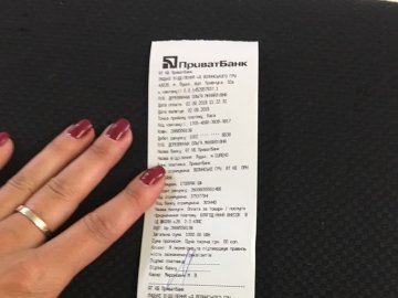 Благодійність замість квітів: учні луцької школи передали до «СТОПРАКу» тисячу гривень