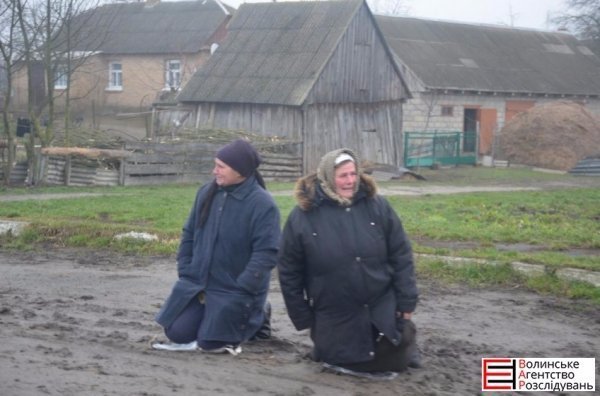 Волиняни навколішки зустріли загиблого у зоні АТО земляка. ФОТО