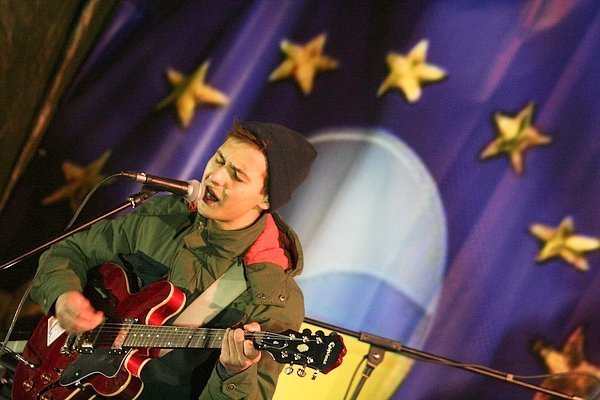 У Луцьку музиканти розважали люд на Євромайдані. ФОТО