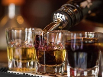 В Україні з січня здорожчають сигарети і алкоголь