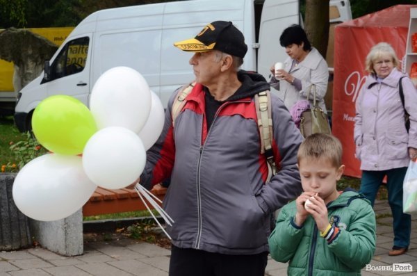 На луцькому «Фестивалі національної кухні» свиню почали пекти ще уночі. ФОТО