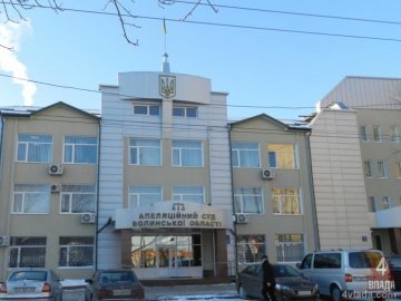 Суддівський хендмейд у Луцьку: рушники, ікони та картини